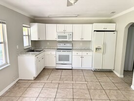 27635 Franklin St in Bonita Springs, FL - Building Photo