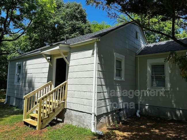 property at 603 Robbins St