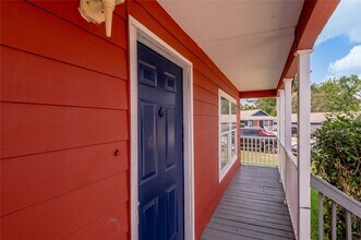144 Varsity Drive in Huntsville, TX - Foto de edificio - Building Photo