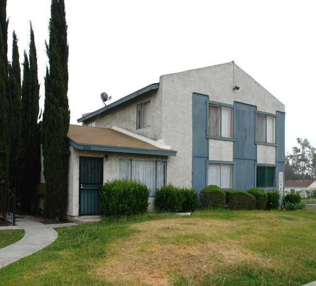 8939 Mango Ave in Fontana, CA - Foto de edificio - Building Photo