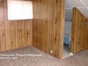 723.5 W Ballf St in Roseburg, OR - Building Photo - Building Photo