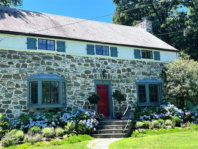 property at 8 Holly Ln