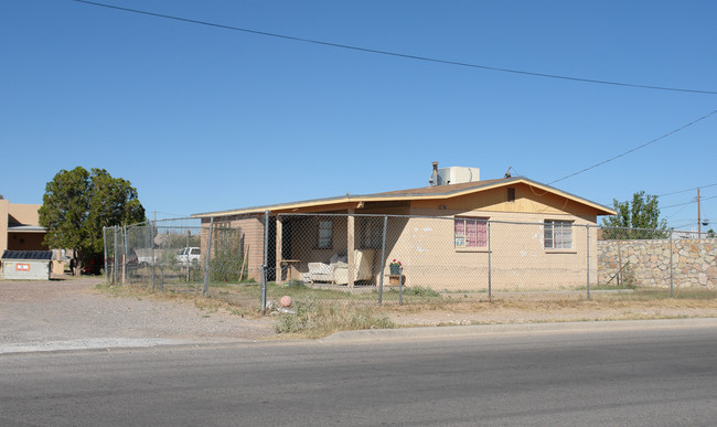 4817-4825 Titanic Ave in El Paso, TX - Building Photo - Building Photo