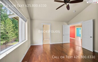 10550 Sheridan Cres NE in Redmond, WA - Building Photo - Building Photo