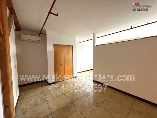 property at 904 E Pearson St