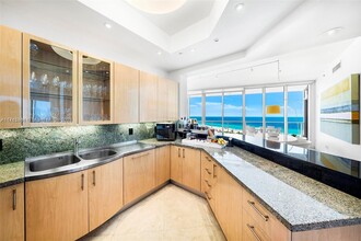 100 South Pointe Dr in Miami Beach, FL - Building Photo - Building Photo