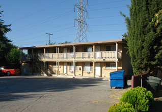 Dawn Way Apartments in Sacramento, CA - Building Photo - Building Photo