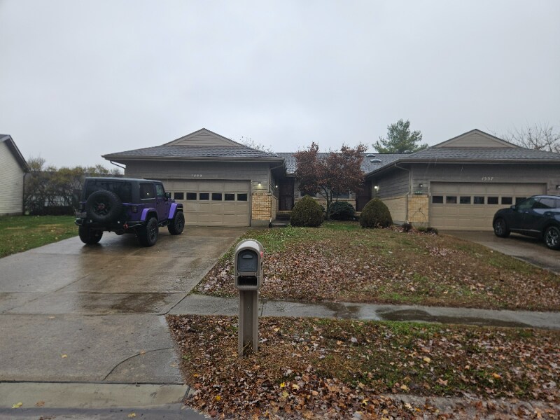 1555 Vista Ridge Dr in Miamisburg, OH - Building Photo