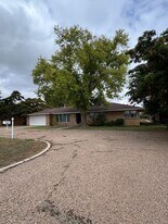 1420 E 21st St in Clovis, NM - Building Photo