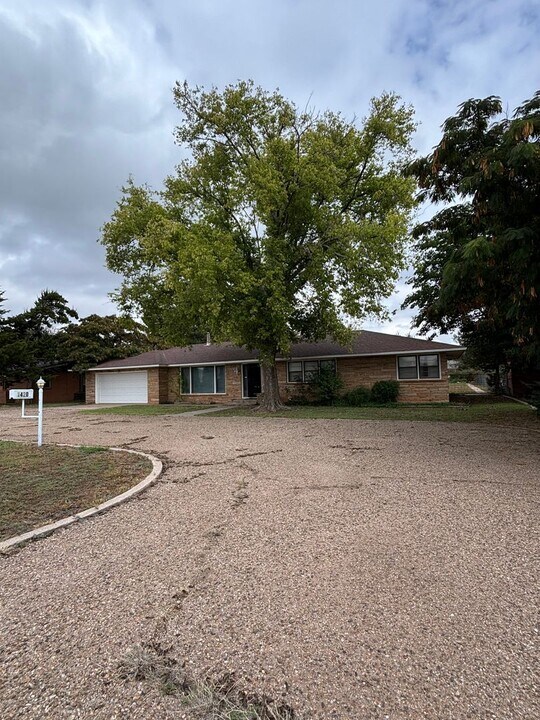 1420 E 21st St in Clovis, NM - Building Photo