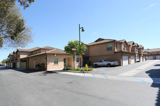 Villa Victoria Apartments in Oxnard, CA - Building Photo - Building Photo