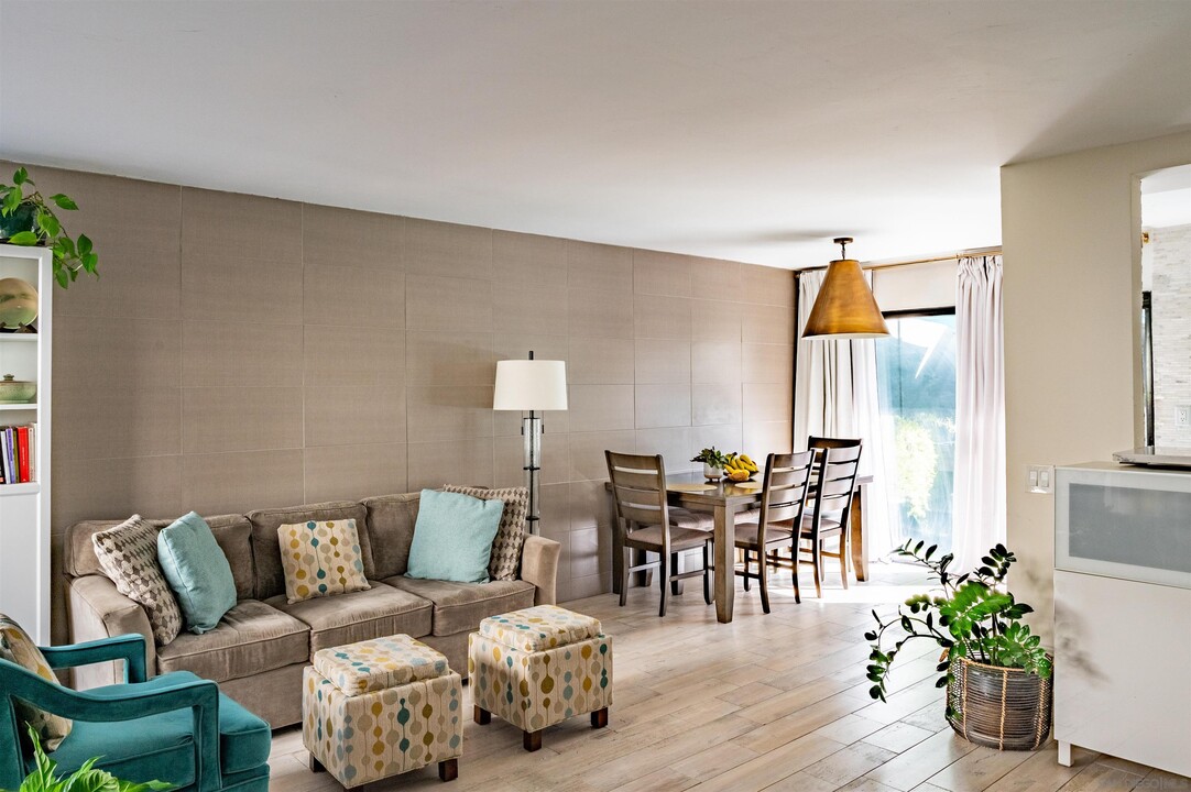 1275 River Vista Row in San Diego, CA - Building Photo