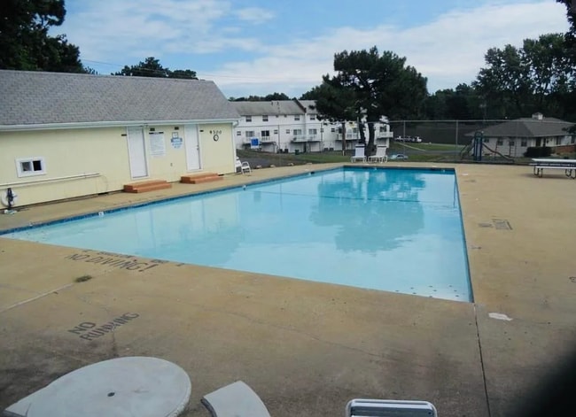 9315 Bluejacket St, Unit #4 in Overland Park, KS - Building Photo - Building Photo