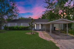 4710 Paradise Ln in Houston, TX - Building Photo