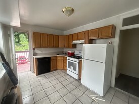 4161 Ridge Ave, Unit 3 Apartments