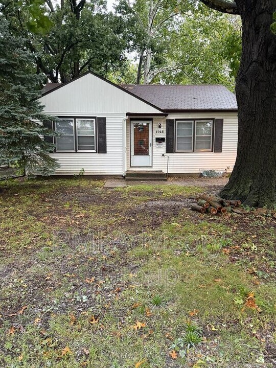 1745 SW Mission Ave in Topeka, KS - Building Photo