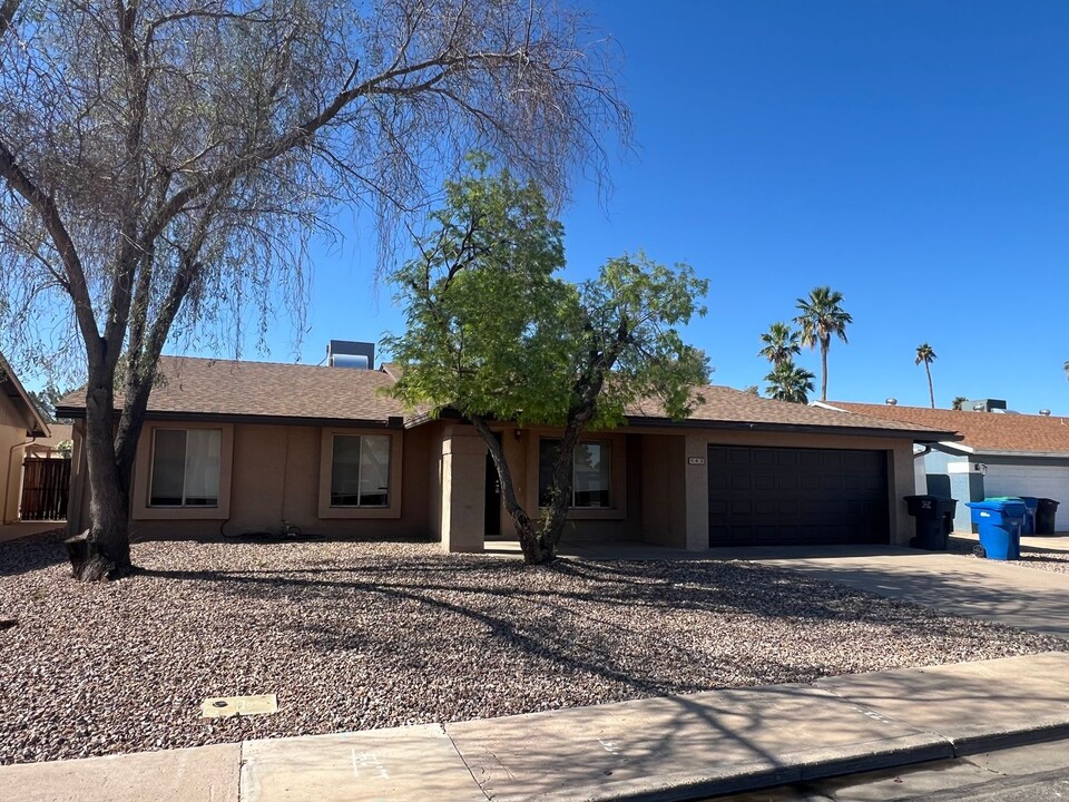 563 W Los Lagos Vista Ave in Mesa, AZ - Building Photo
