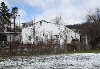 33 Lake St in Norwich, CT - Building Photo - Building Photo