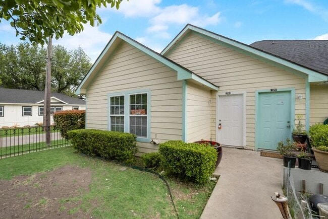 property at 925 Mt Auburn Ave