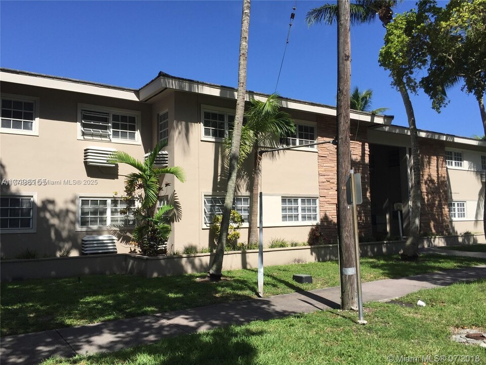 6511 Santona St in Coral Gables, FL - Building Photo