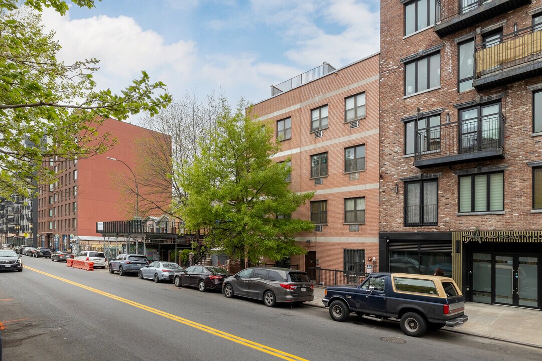 893 Myrtle Ave in Brooklyn, NY - Building Photo