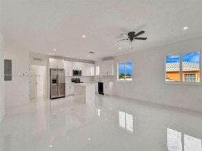 2631 E 7th Ave in Hialeah, FL - Building Photo - Building Photo