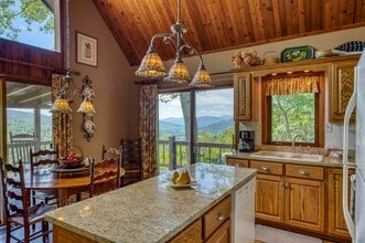 402 Wilderness Dr in Marion, NC - Building Photo - Building Photo