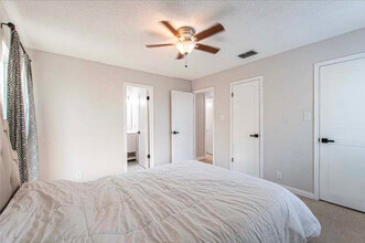 2203 Red Fox Rd in Austin, TX - Building Photo - Building Photo