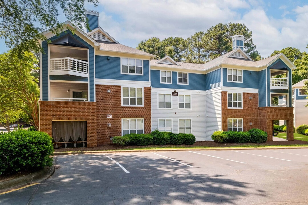 Crestline Cary in Cary, NC - Foto de edificio