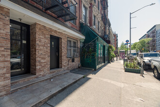 118 Avenue C in New York, NY - Building Photo - Building Photo