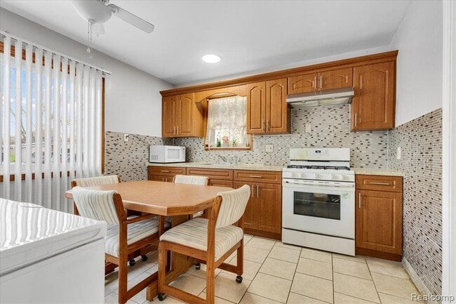 1564 Moulin Ave in Madison Heights, MI - Building Photo - Building Photo