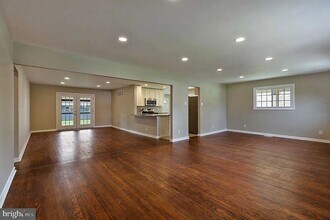 304 Browning Ln in Cherry Hill Township, NJ - Building Photo - Building Photo