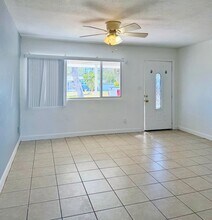 5520 Hobson St NE in St. Petersburg, FL - Foto de edificio - Building Photo