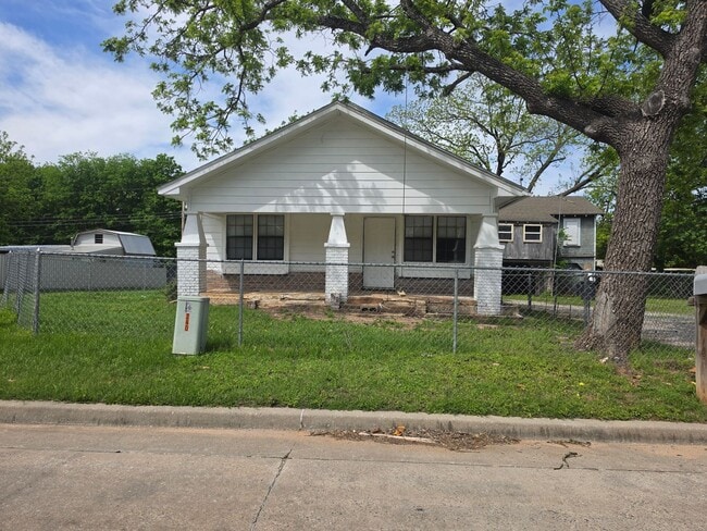 240 S Draper Ave in Shawnee, OK - Building Photo - Building Photo