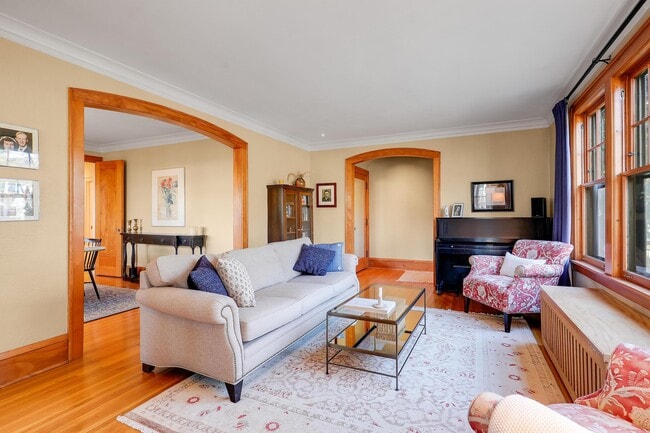 4401 Aldrich Ave S, Unit A in Minneapolis, MN - Building Photo - Building Photo