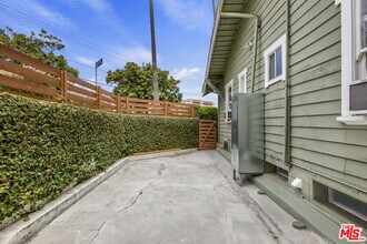 1404 Maltman Ave in Los Angeles, CA - Building Photo - Building Photo