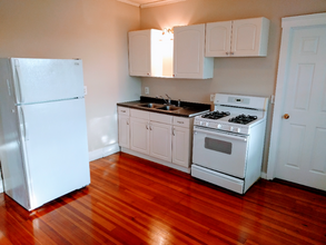 862-864-864 Riverside Dr in Methuen, MA - Building Photo - Building Photo