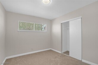 416 Rossmoyne Ave in North Las Vegas, NV - Building Photo - Building Photo
