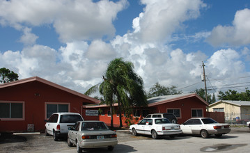 6046 Polk St in Hollywood, FL - Building Photo - Building Photo