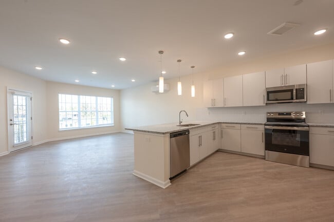 Summit Place - 1 Month Free, Open House 11/15 in Branford, CT - Building Photo - Interior Photo