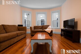 21 Trowbridge St, Unit 1 in Cambridge, MA - Building Photo - Building Photo