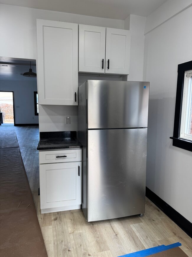 214 E 16th Ave in Homestead, PA - Foto de edificio - Building Photo