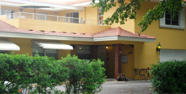 315 SE 23rd Ave in Pompano Beach, FL - Building Photo - Building Photo