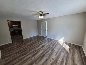 134 Calvin Ct in West Columbia, SC - Building Photo - Building Photo