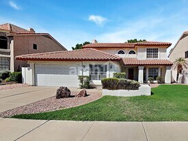 7010 W Oraibi Dr in Glendale, AZ - Building Photo