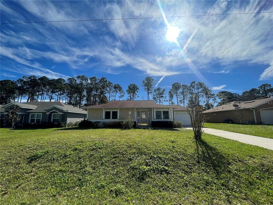 86 Ferndale Ln in Palm Coast, FL - Building Photo