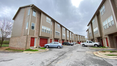 College Creek Condos in Fayetteville, AR - Building Photo - Building Photo