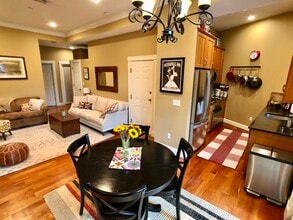 408 Columbus Ave, Unit 3 in Boston, MA - Foto de edificio - Building Photo