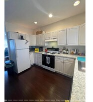 112 W 7th St, Unit 1 in Boston, MA - Building Photo