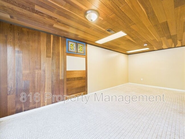 7162 Woodson Rd